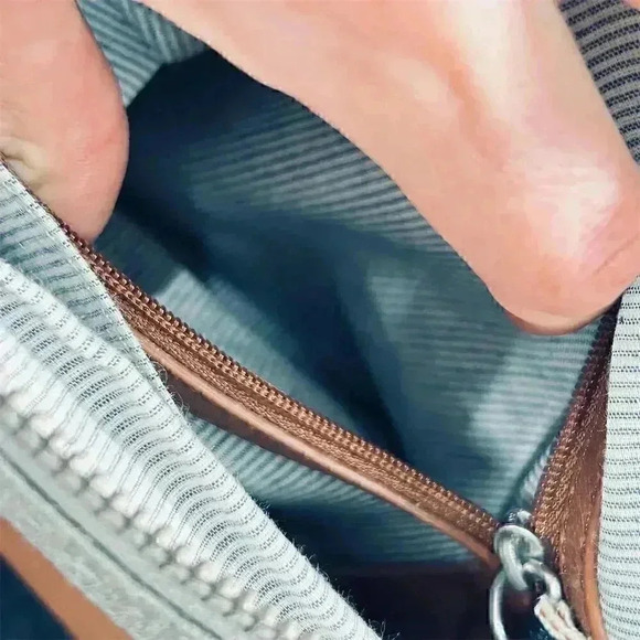 Ellen Degeneres Women's Brown Leather Crossbody Bag - Picture 11 of 12